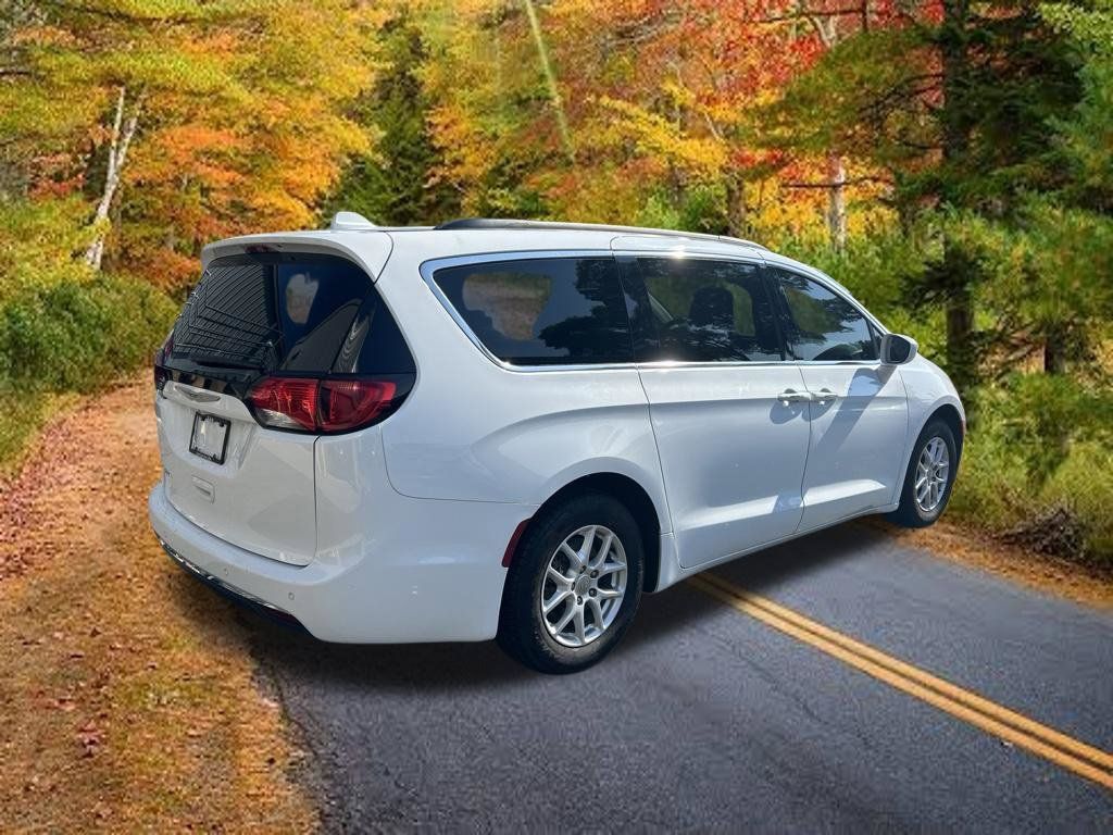 Certified 2020 Chrysler Pacifica Touring FWD image 3