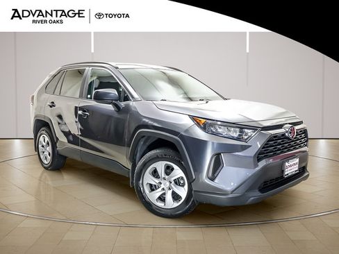 Used 2021 Toyota RAV4 LE AWD/4WD image 2