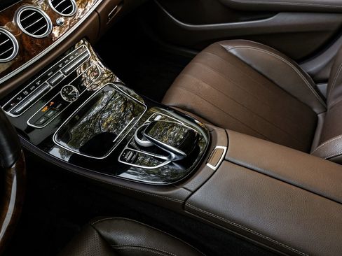 Used 2017 Mercedes-Benz E 300 image 24