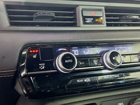 Used 2025 Honda Pilot TrailSport image 15