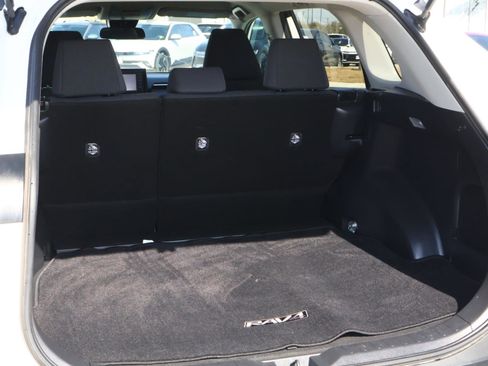 Used 2019 Toyota RAV4 LE image 21