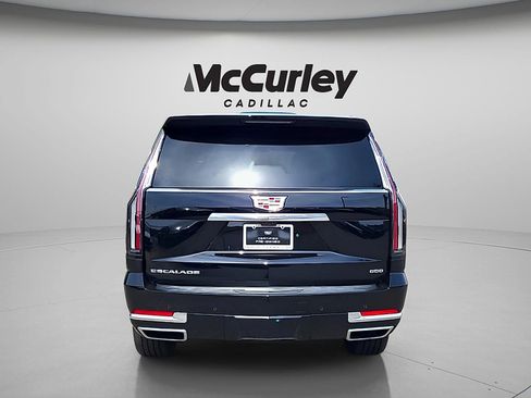 Certified 2026 Cadillac Escalade Luxury AWD/4WD image 6