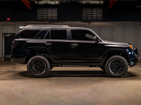 Used 2023 Toyota 4Runner Limited AWD/4WD image 10