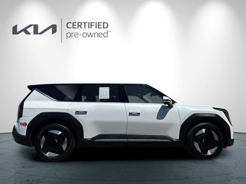 Certified 2024 Kia EV9 Light Long Range RWD image 3