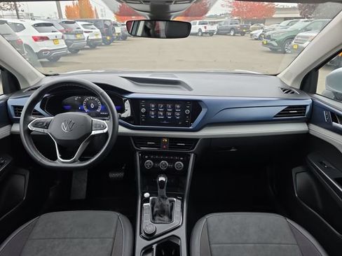 Used 2024 Volkswagen Taos SE image 12