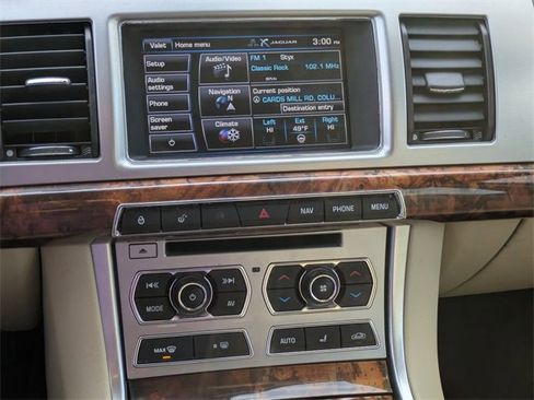 Used 2015 Jaguar XF Portfolio image 31