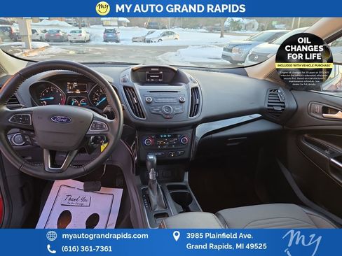 Used 2017 Ford Escape SE w/ SE Sport Appearance Package image 24