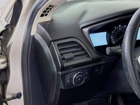 Used 2018 Ford Fusion SE w/ Equipment Group 201A image 7