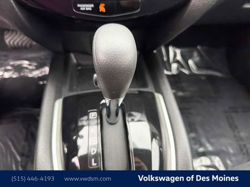Used 2016 Nissan Rogue SV w/ SV Premium Package AWD/4WD image 16