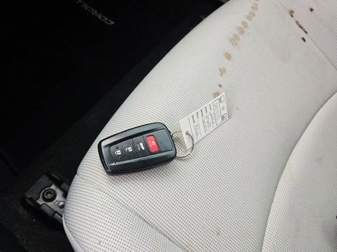 Used 2020 Toyota Corolla LE image 14