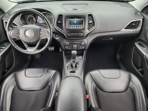 Used 2020 Jeep Cherokee Latitude Plus w/ Comfort/Convenience Group image 18