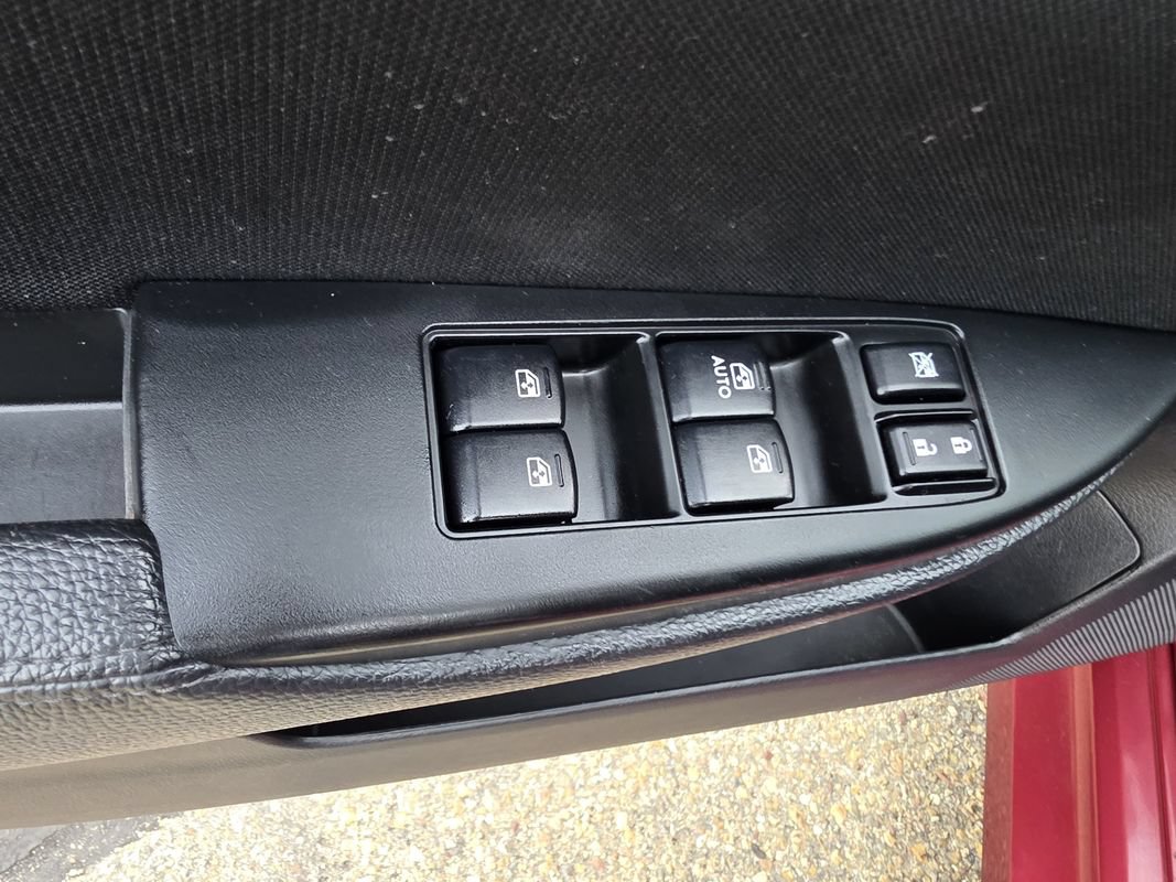 Used 2013 Subaru Legacy 2.5i Premium w/ All-Weather Pkg + Moonroof AWD/4WD image 14