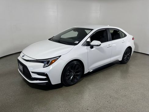 Certified 2025 Toyota Corolla SE w/ Carpet Mat Package (TMS) FWD image 7
