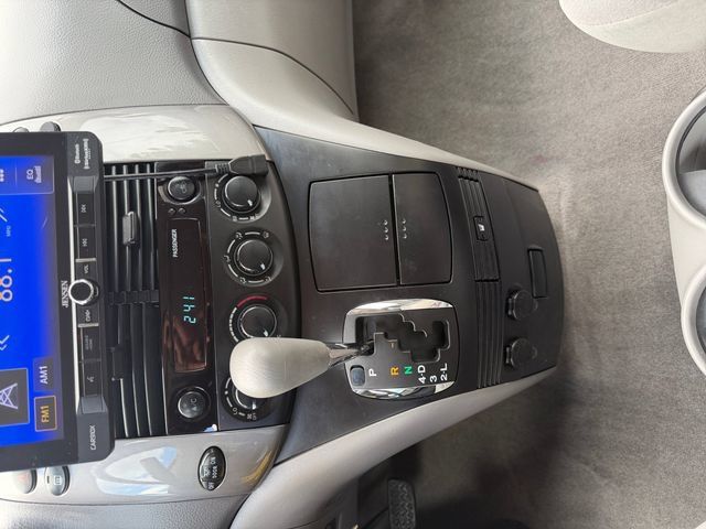 Used 2009 Toyota Sienna LE FWD image 18