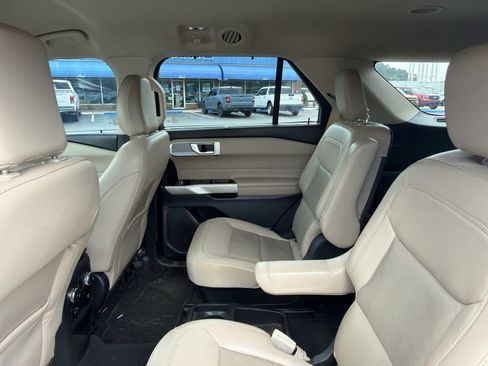 Used 2021 Ford Explorer Limited w/ Equipment Group 301A RWD image 13