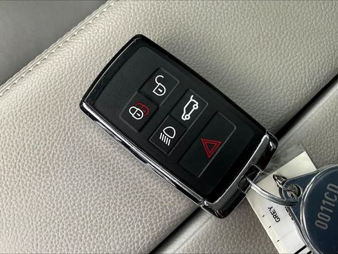 Used 2023 Land Rover Range Rover Evoque R-Dynamic SE AWD/4WD image 13