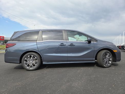 New 2026 Honda Odyssey Touring image 18