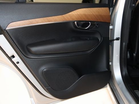 Used 2022 Volvo XC90 T6 Momentum w/ Advanced Package image 43