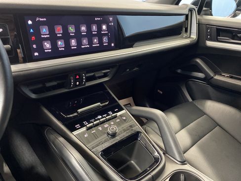 Used 2024 Porsche Cayenne image 15