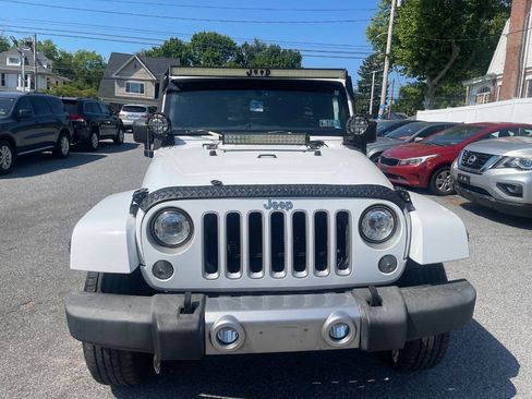 Used 2017 Jeep Wrangler Unlimited Sahara w/ Dual Top Group AWD/4WD image 3