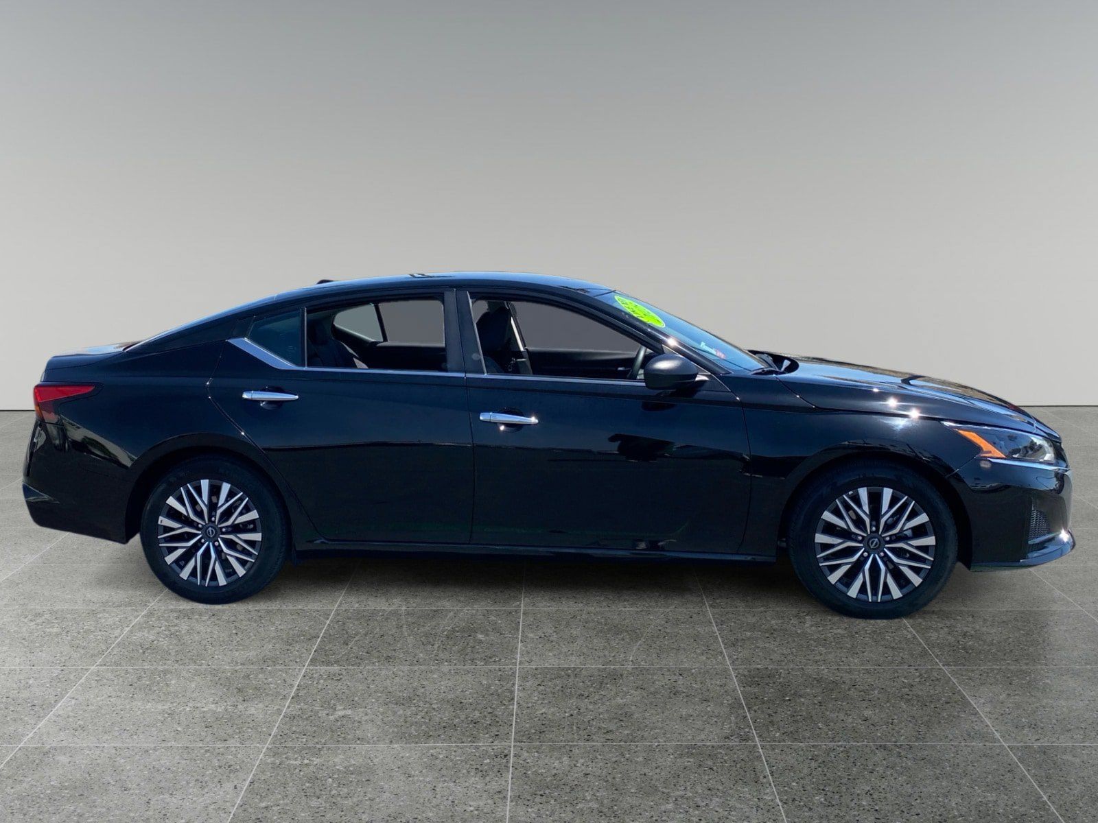Used 2025 Nissan Altima 2.5 SV FWD image 6