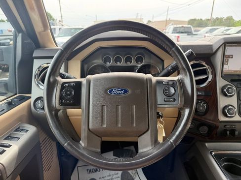 Used 2016 Ford F250 Lariat w/ Lariat Ultimate Package AWD/4WD image 32