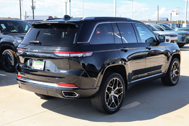Used 2022 Jeep Grand Cherokee Summit AWD/4WD image 6