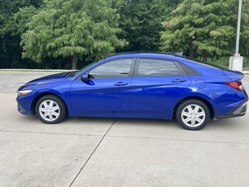 Used 2024 Hyundai Elantra Blue FWD image 6