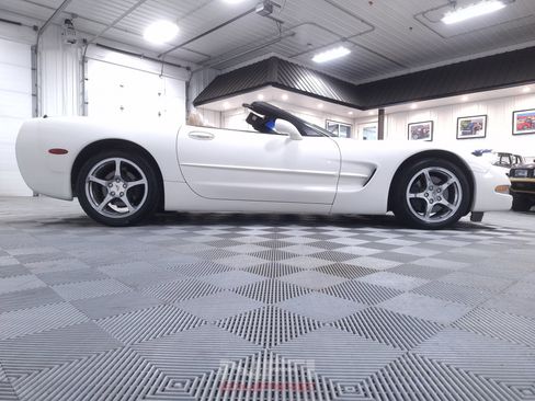 Used 2001 Chevrolet Corvette Coupe w/ Preferred Equipment Group2 RWD image 60