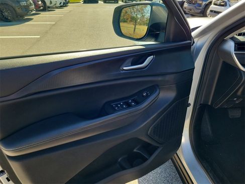 Used 2023 Jeep Grand Cherokee L Laredo image 23