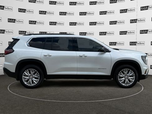 Used 2025 GMC Acadia Elevation w/ Elevation Premium Package FWD image 7