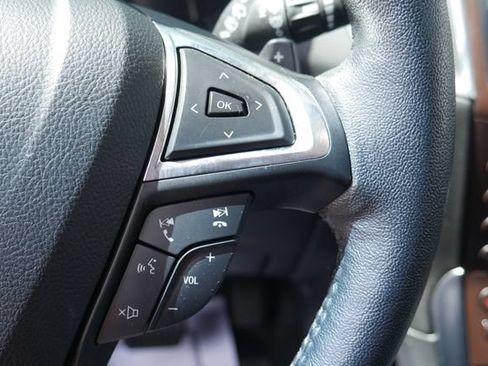 Used 2020 Ford Edge Titanium AWD/4WD image 18
