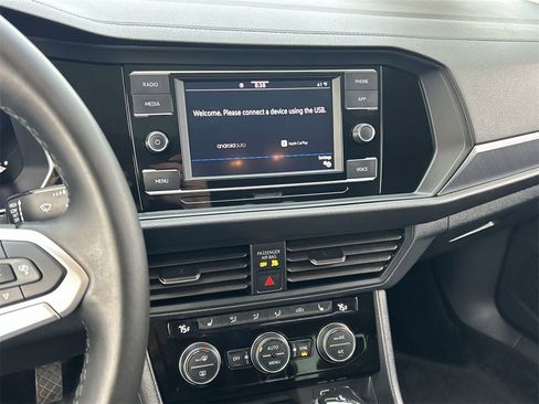 Certified 2024 Volkswagen Jetta SE w/ Panoramic Sunroof Package image 23