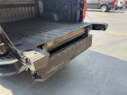 Used 2019 GMC Sierra 1500 SLT w/ SLT Premium Plus Package AWD/4WD image 26