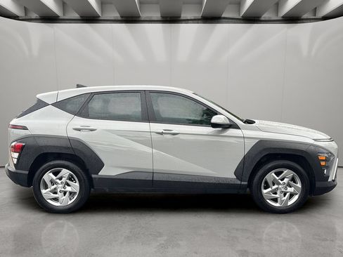 Certified 2024 Hyundai Kona SE FWD image 6