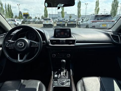 Used 2018 MAZDA MAZDA3 Touring FWD image 12
