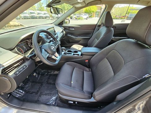 Used 2024 Nissan Altima 2.5 SV image 14