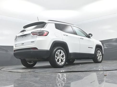Used 2024 Jeep Compass Latitude AWD/4WD image 21
