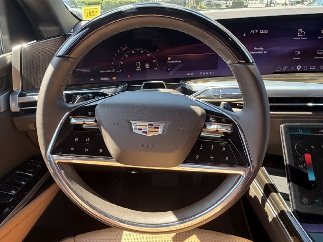 Used 2025 Cadillac Escalade Premium Luxury w/ LPO, Radiant Package AWD/4WD image 15
