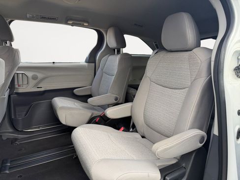 Certified 2023 Toyota Sienna LE FWD image 13