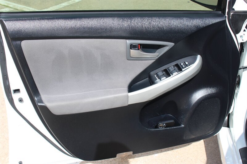 Used 2015 Toyota Prius Three FWD image 16