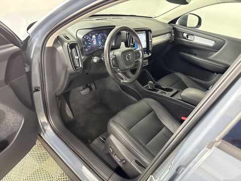 Used 2021 Volvo XC40 T5 Momentum AWD/4WD image 24