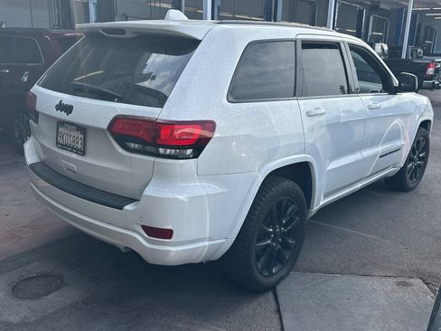 Used 2021 Jeep Grand Cherokee Laredo X RWD image 4