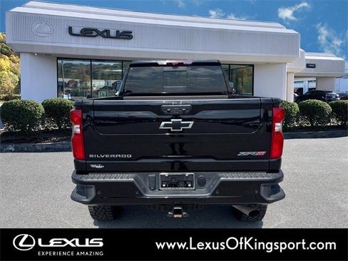 Used 2024 Chevrolet Silverado 2500 ZR2 w/ Technology Package image 4