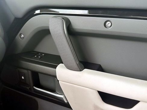 New 2025 Land Rover Defender 110 V8 image 19