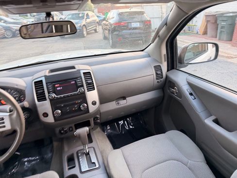 Used 2018 Nissan Frontier SV image 22