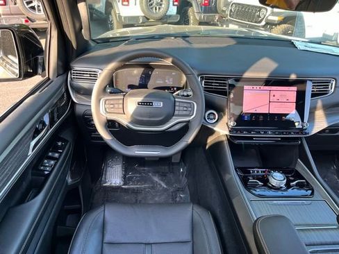 Used 2023 Jeep Wagoneer Series III w/ Premium Group I image 35