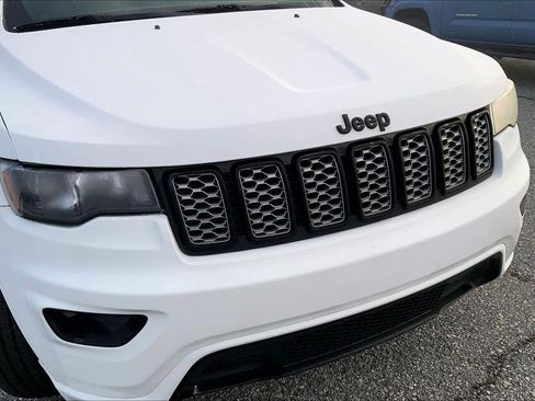 Used 2020 Jeep Grand Cherokee Altitude image 28