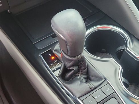 Certified 2018 Toyota Camry XLE image 30