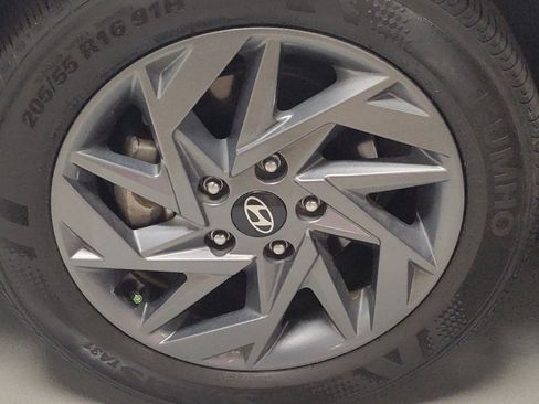 Used 2024 Hyundai Elantra SEL FWD image 31